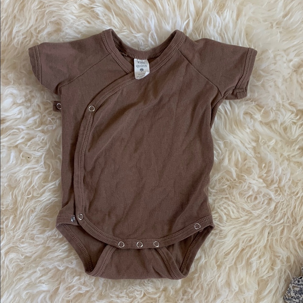 Kate Quinn Brown Short Sleeve Baby Layette Onesie Organic Cotton 6-12mo